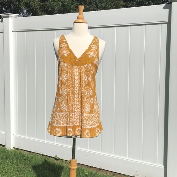 Lucky Brand Sleeveless Yellow Gold and While Floral Printed V-Neck Top Size Med - Picture 2 of 16